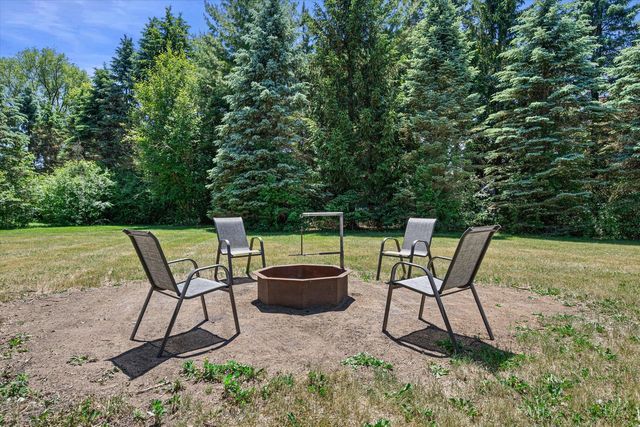 620 Prairie View DRIVE, North Prairie, WI 53153