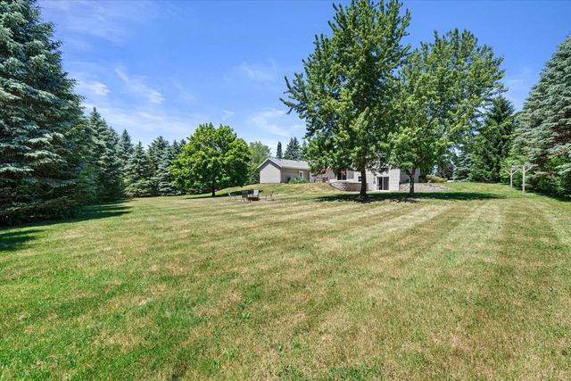 620 Prairie View DRIVE, North Prairie, WI 53153