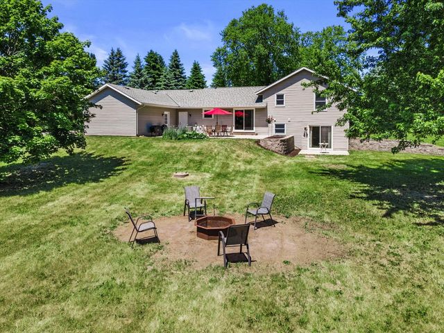 620 Prairie View DRIVE, North Prairie, WI 53153
