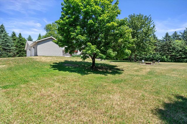 620 Prairie View DRIVE, North Prairie, WI 53153