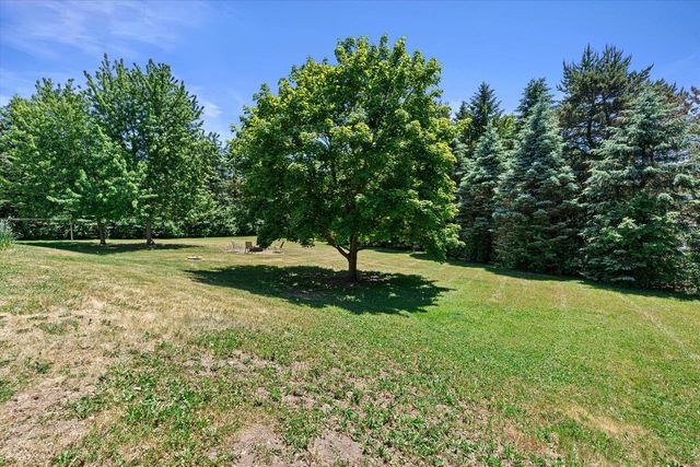 620 Prairie View DRIVE, North Prairie, WI 53153