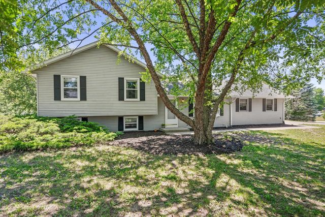 620 Prairie View DRIVE, North Prairie, WI 53153