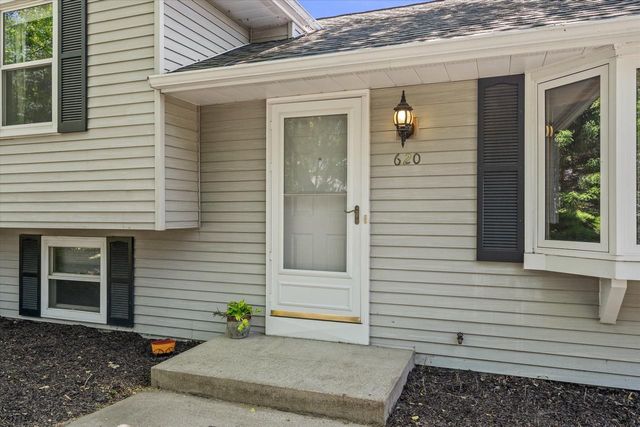 620 Prairie View DRIVE, North Prairie, WI 53153