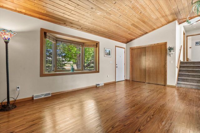 620 Prairie View DRIVE, North Prairie, WI 53153