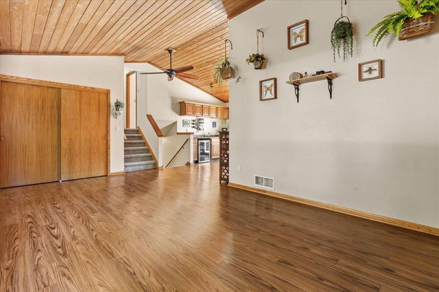 620 Prairie View DRIVE, North Prairie, WI 53153