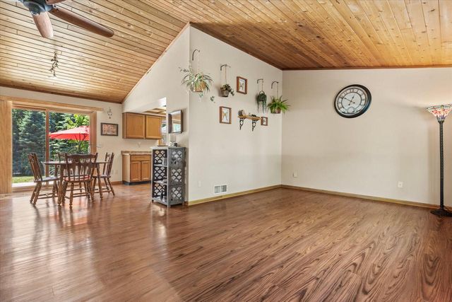 620 Prairie View DRIVE, North Prairie, WI 53153