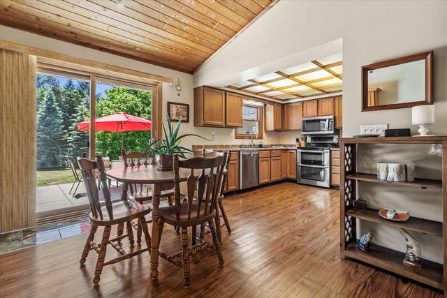 620 Prairie View DRIVE, North Prairie, WI 53153