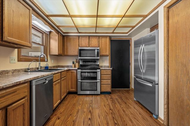 620 Prairie View DRIVE, North Prairie, WI 53153