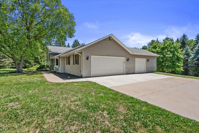 620 Prairie View DRIVE, North Prairie, WI 53153