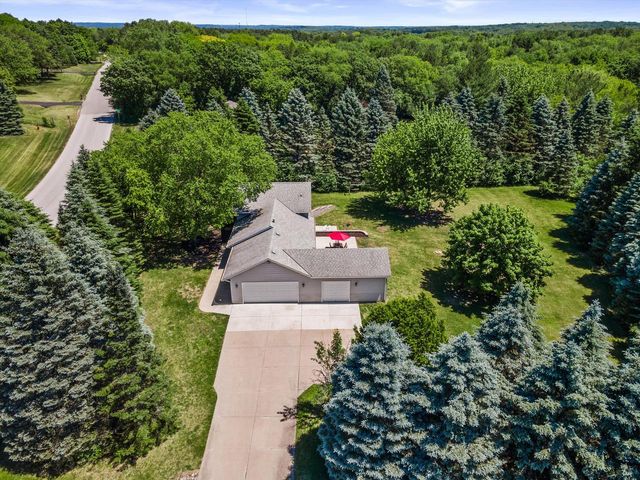 620 Prairie View DRIVE, North Prairie, WI 53153