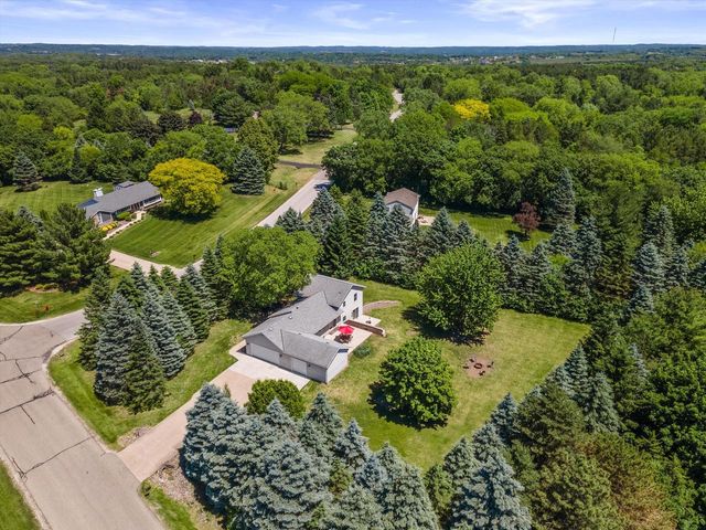 620 Prairie View DRIVE, North Prairie, WI 53153