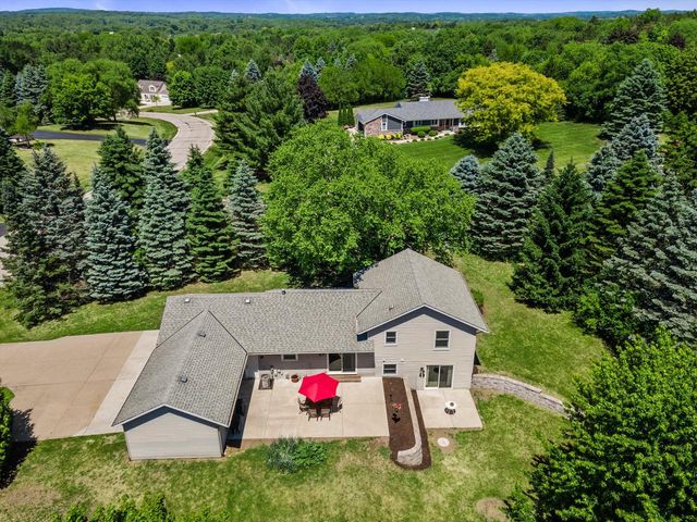 620 Prairie View DRIVE, North Prairie, WI 53153