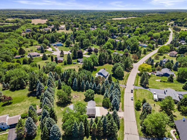 620 Prairie View DRIVE, North Prairie, WI 53153