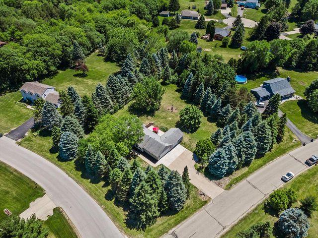620 Prairie View DRIVE, North Prairie, WI 53153