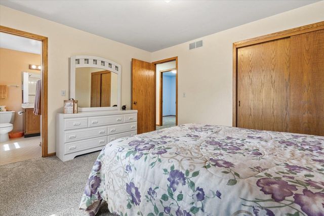 620 Prairie View DRIVE, North Prairie, WI 53153