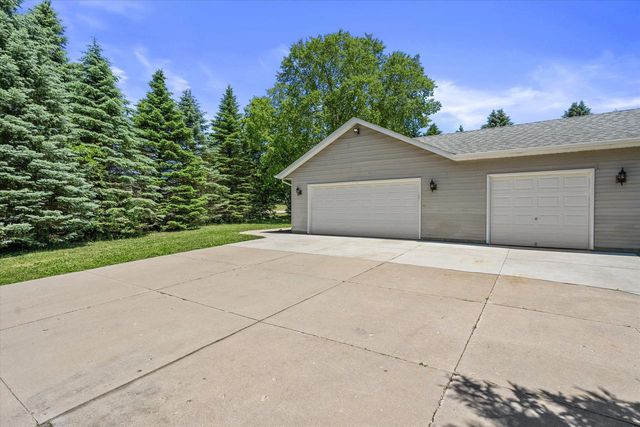 620 Prairie View DRIVE, North Prairie, WI 53153