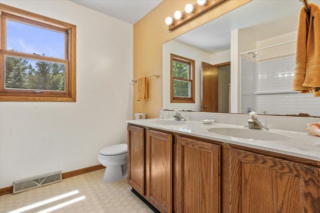 620 Prairie View DRIVE, North Prairie, WI 53153