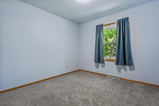 620 Prairie View DRIVE, North Prairie, WI 53153