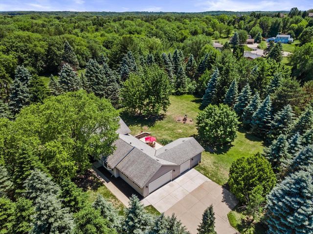 620 Prairie View DRIVE, North Prairie, WI 53153