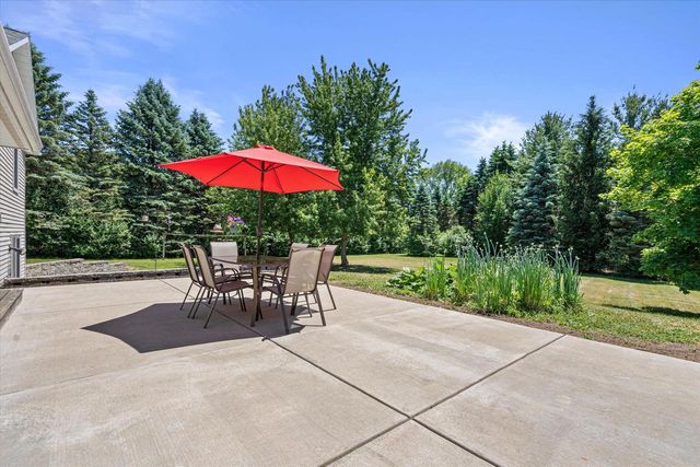 620 Prairie View DRIVE, North Prairie, WI 53153