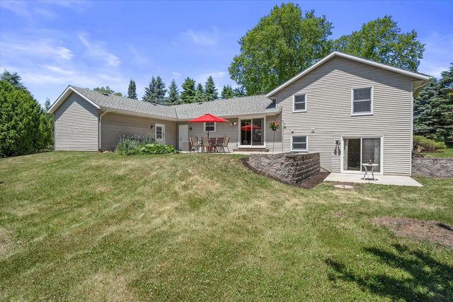 620 Prairie View DRIVE, North Prairie, WI 53153