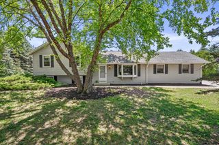 620 Prairie View DRIVE, North Prairie, WI 53153