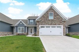 5966 Hawks Nest Circle NW, Canton, OH 44708