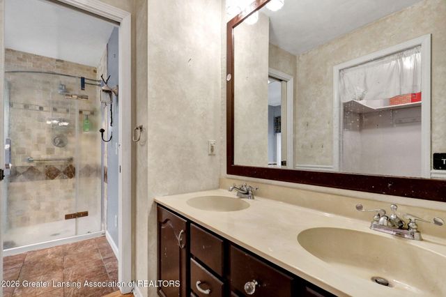 1099 Brookside Drive, Grand Ledge, MI 48837