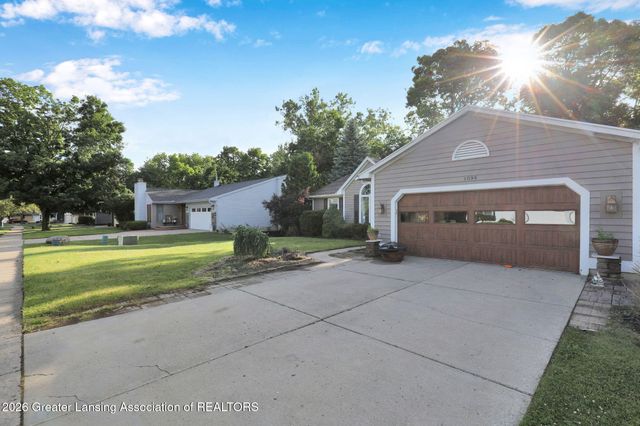 1099 Brookside Drive, Grand Ledge, MI 48837