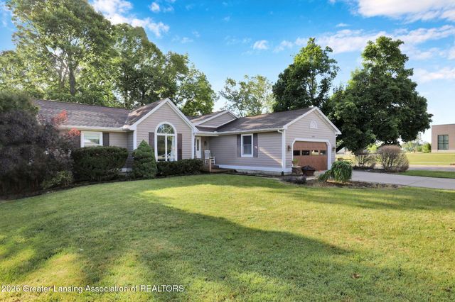 1099 Brookside Drive, Grand Ledge, MI 48837