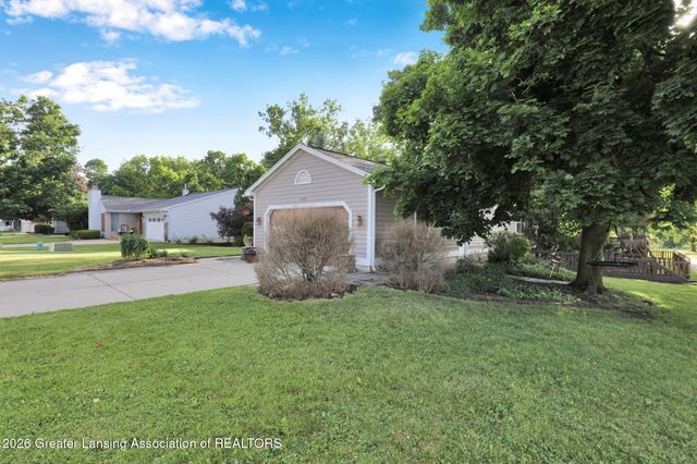 1099 Brookside Drive, Grand Ledge, MI 48837