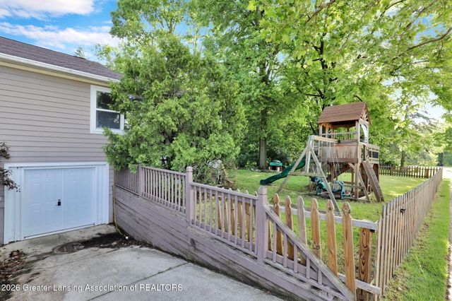 1099 Brookside Drive, Grand Ledge, MI 48837