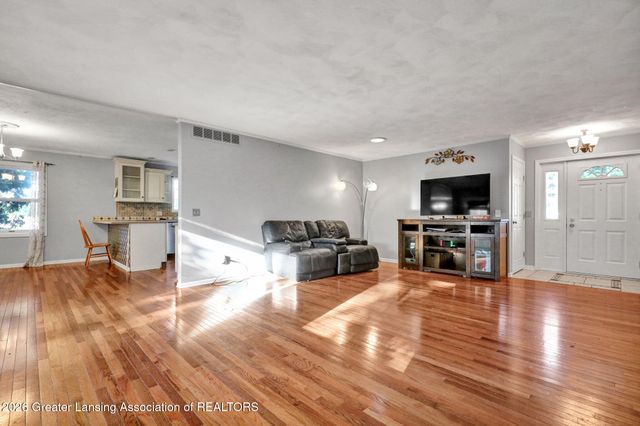1099 Brookside Drive, Grand Ledge, MI 48837