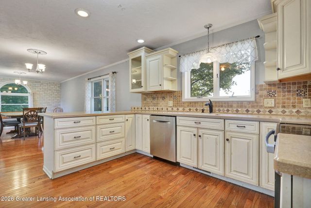 1099 Brookside Drive, Grand Ledge, MI 48837