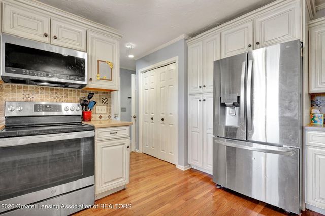 1099 Brookside Drive, Grand Ledge, MI 48837