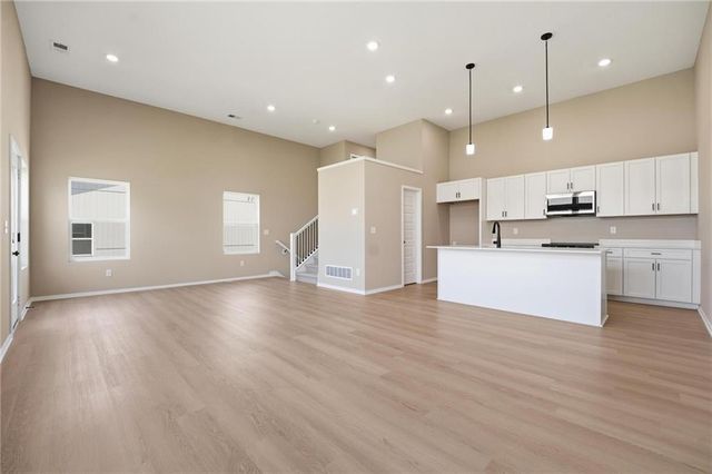 1410 S 4th Street E, Louisburg, KS 66053
