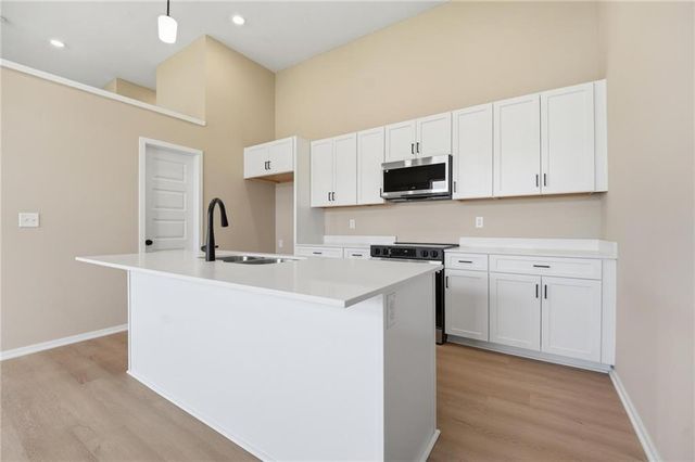1410 S 4th Street E, Louisburg, KS 66053