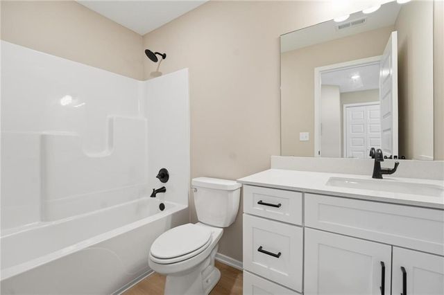 1410 S 4th Street E, Louisburg, KS 66053