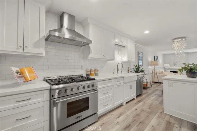 2332 Vista Huerta, Newport Beach, CA 92660