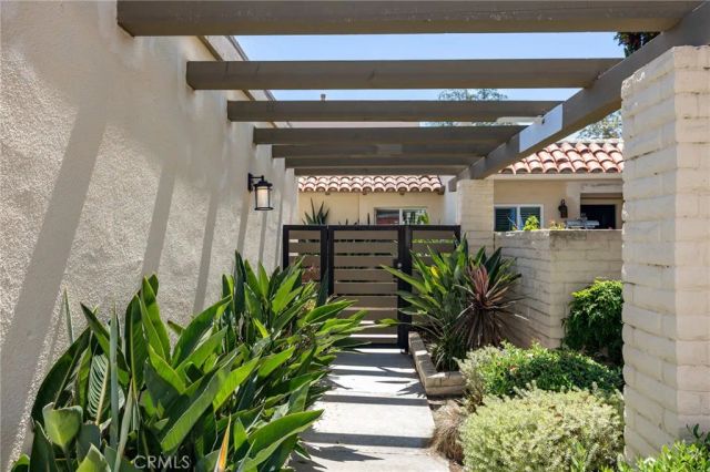 2332 Vista Huerta, Newport Beach, CA 92660
