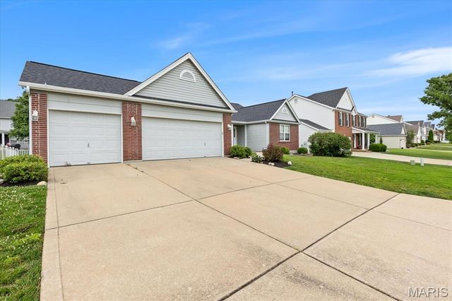 8010 Knights Crossing Drive, O'fallon, MO 63368