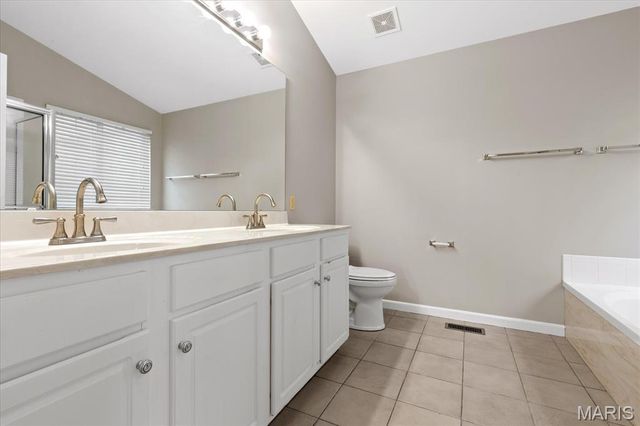8010 Knights Crossing Drive, O'fallon, MO 63368