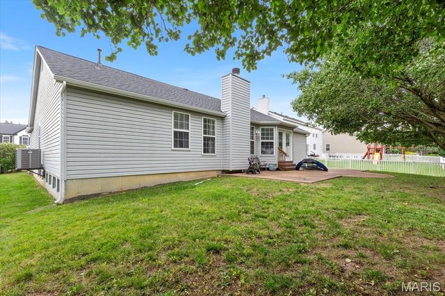 8010 Knights Crossing Drive, O'fallon, MO 63368