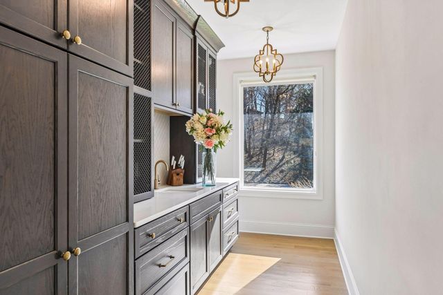 6604 Mohawk Trail, Edina, MN 55439