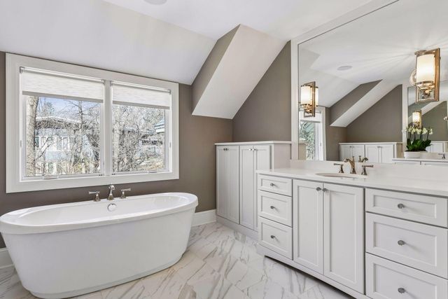 6604 Mohawk Trail, Edina, MN 55439