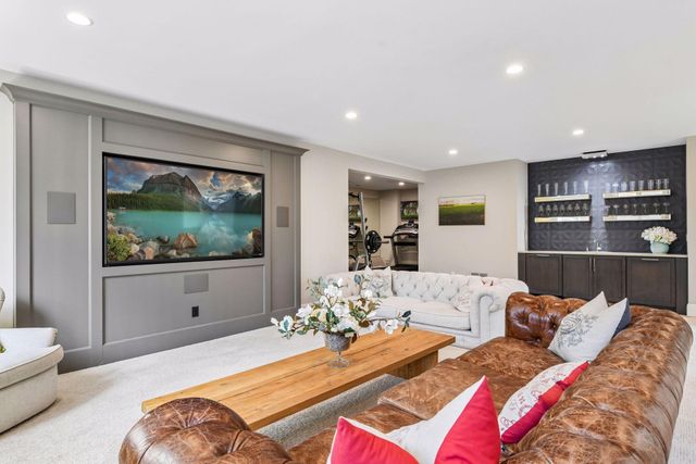 6604 Mohawk Trail, Edina, MN 55439