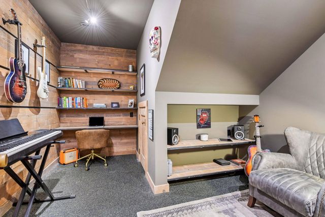 6604 Mohawk Trail, Edina, MN 55439