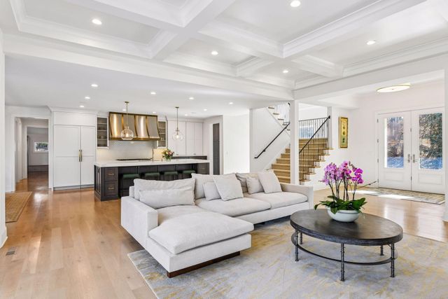 6604 Mohawk Trail, Edina, MN 55439