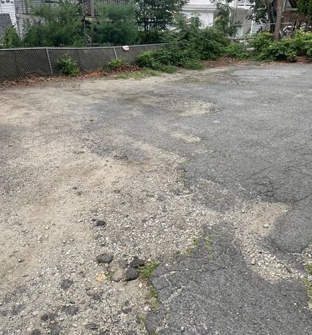 37 Oak 2, Worcester, MA 01605