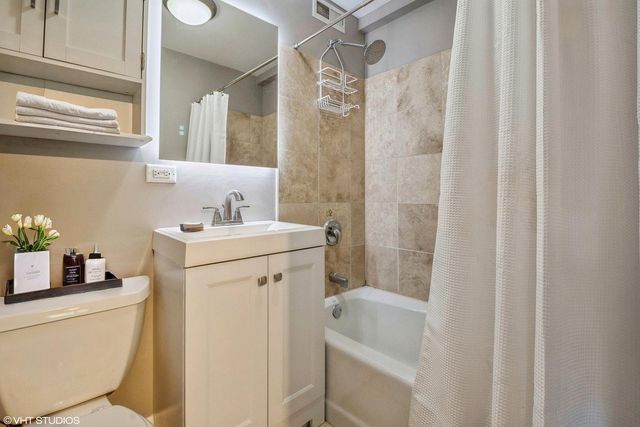 2545 W Catalpa Avenue 4A, Chicago, IL 60625